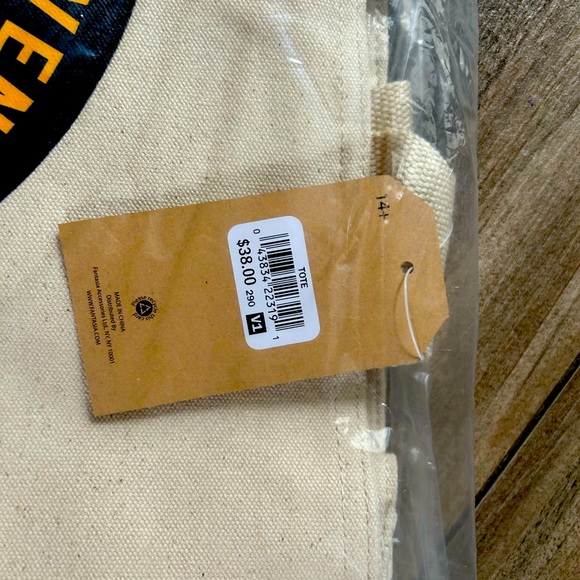 Twig and Arrow canvas tote NWT Yellowstone National Park - Picture 2 of 2